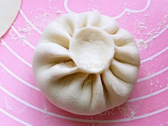 放面板上，用两手团圆，整形