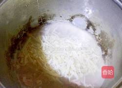 金针菇瘦肉清汤的做法图解10
