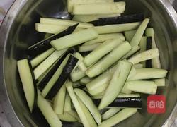 油闷肉末茄子的做法图解1