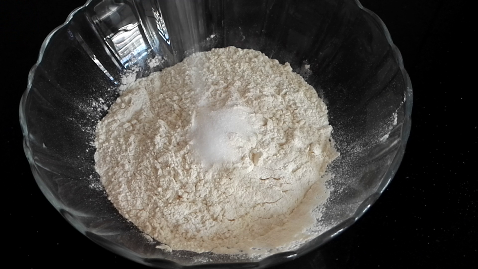 面粉里放入盐