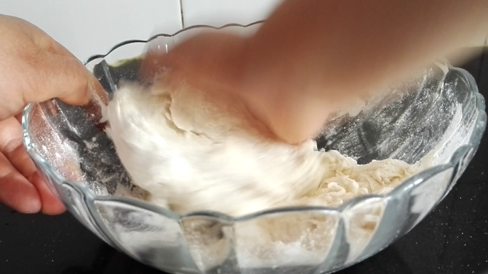 揉成光滑面团