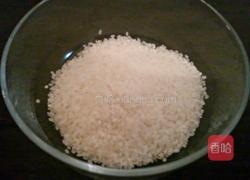 大米山楂红枣粥的做法图解1