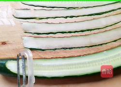 凉拌黄瓜卷的做法图解2