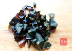 凉拌皮蛋豆腐的做法图解2