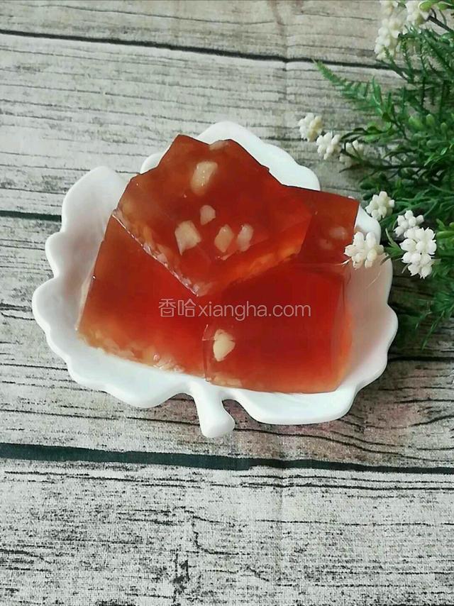 这是我后来用黄片糖做的，做法一样，只是糖颜色不同做出来的颜色就不一样。我放的一片黄糖，有点甜，不喜欢太甜的话可以放减半。
