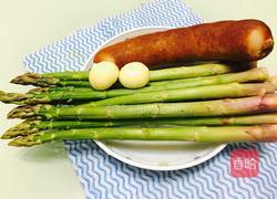 哈尔滨红肠煸芦笋的做法图解1