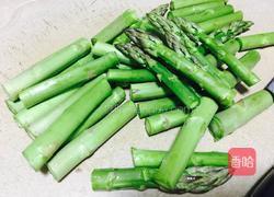 哈尔滨红肠煸芦笋的做法图解2