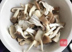 红烧鲫鱼配蘑菇的做法图解2