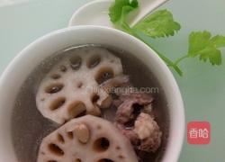 莲藕花生筒骨汤的做法图解4