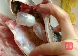 鱼腥草瘦肉鲫鱼汤的做法图解2