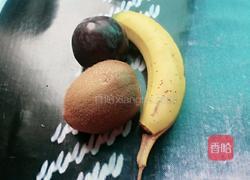 三色水果沙拉的做法图解2