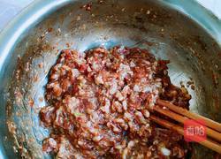 猪肉韭菜包子的做法图解1