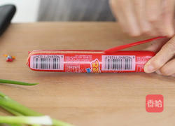 火腿肠炒鸡蛋的做法图解1