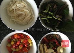 螺蛳鸭脚煲的做法图解1