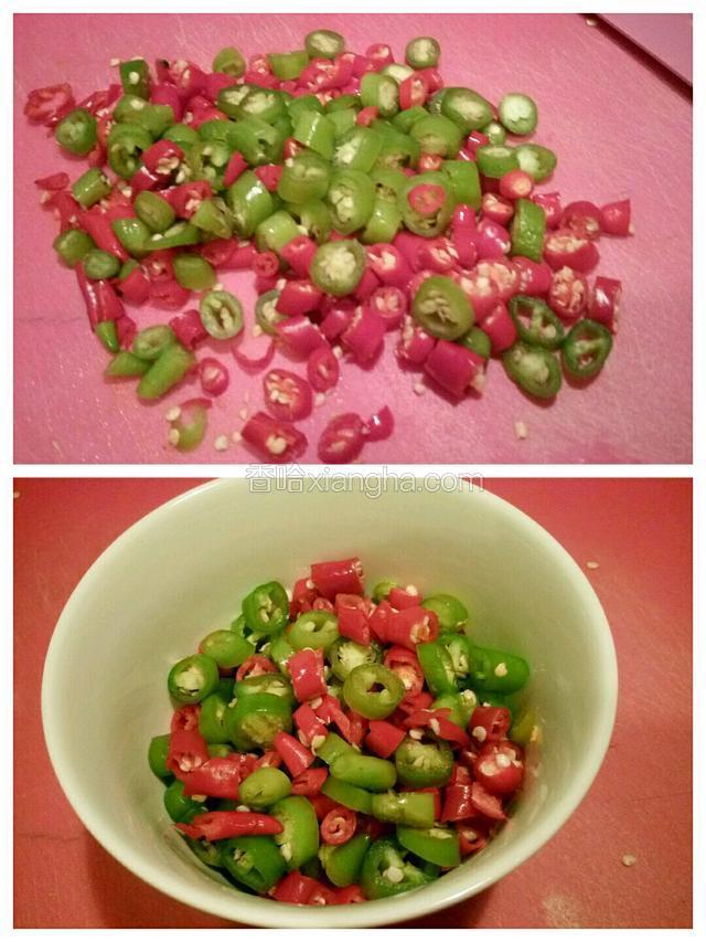 青红椒切碎块，用高度白酒腌制半小时。