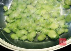 蚕豆米炒鸡蛋的做法图解2