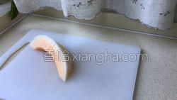 百香哈密瓜汁的做法图解2