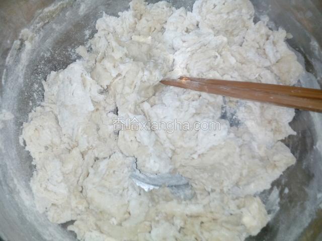 用筷子搅拌成絮状。