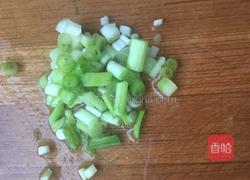 葱香蚕豆的做法图解2