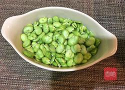 肉末酸菜炒蚕豆的做法图解1