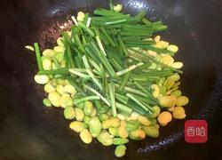 蚕豆炒韭菜的做法图解4