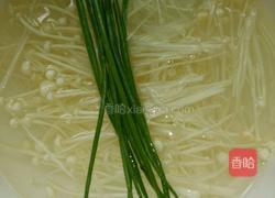 金针菇瘦肉汤的做法图解1