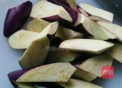 豆酱蒜香焖茄子的做法图解2