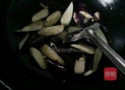 豆酱蒜香焖茄子的做法图解5