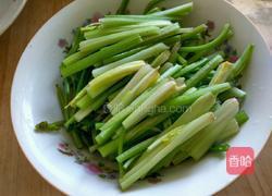 芹菜炒肉丝的做法图解1