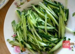 肉丝拌黄瓜的做法图解2
