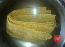 家常豆皮木耳烧的做法图解2