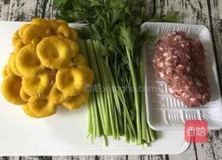 黄蘑芹菜猪肉饺子的做法图解1