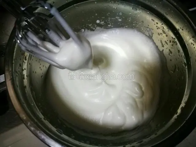 打发到纹路不消失 提起来有尖尖角