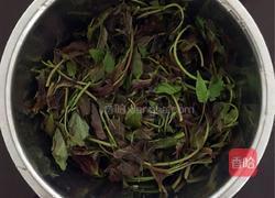 香椿鸡蛋饼的做法图解1