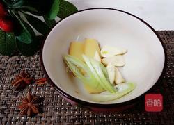 香菇烧冻豆腐的做法图解2