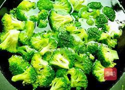 平淡之美（素炒西兰花)的做法图解4