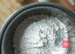 猪蹄汤面鱼的做法图解1