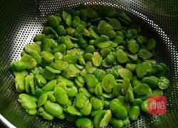 油渣炒蚕豆瓣的做法图解1