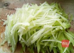 凉拌莴笋丝的做法图解1