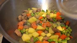 猪肉蚕豆焖饭的做法图解12