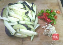 咸鱼炒茄子的做法图解2