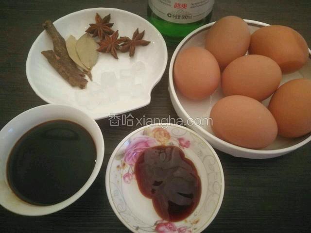 鸡蛋8~10个，桂皮，八角，香叶，冰糖，老抽，生抽，啤酒一瓶（最便宜的就行）