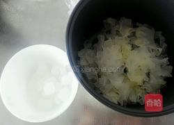 酸奶银耳羹的做法图解2