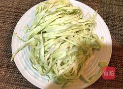 黑芝麻包菜丝的做法图解1