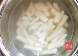 铁锅蒜薹焖面的做法图解1