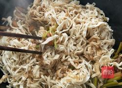 铁锅蒜薹焖面的做法图解13