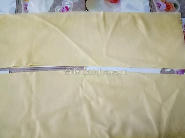 千张皮，沿着长条形一切两半