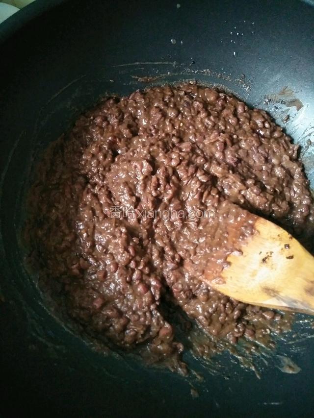 中火翻炒，中间不停的搅拌