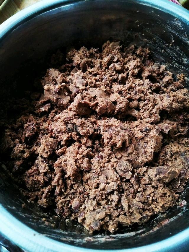 盛入大碗中晾凉