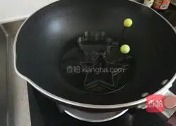 Illustration of how to make leftover porridge pancakes 7